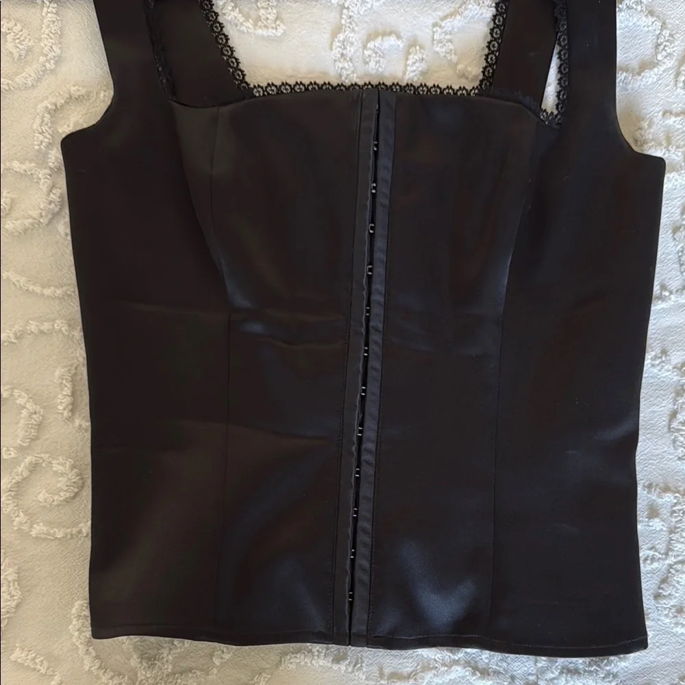 Chic Black Sleeveless Top - Picture 7 of 7